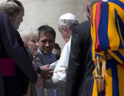 Il saluto e l’incoraggiamento di Papa Francesco alle “nonne di Plaza de Mayo”