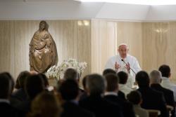 Papa Francesco: la Chiesa è una storia d’amore, non un’organizzazione burocratica